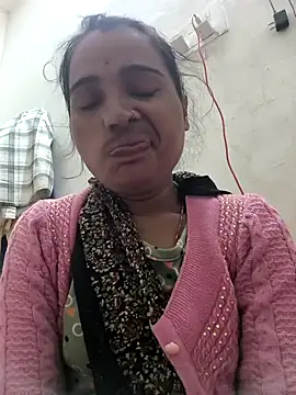 Hot raaani online show from December 19, 10:06 pm