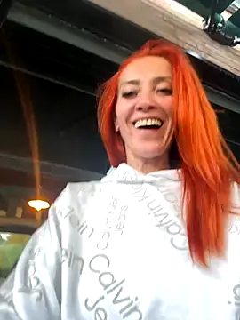 Snapshot of MikaelaBloom chatting on October 11, 4:27 pm MikaelaBloom online show from October 11, 4:27 pm