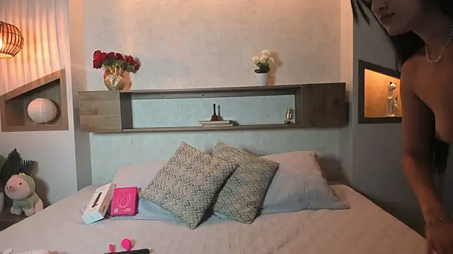 Emilly Beaumont online show from November 6, 1:23 pm