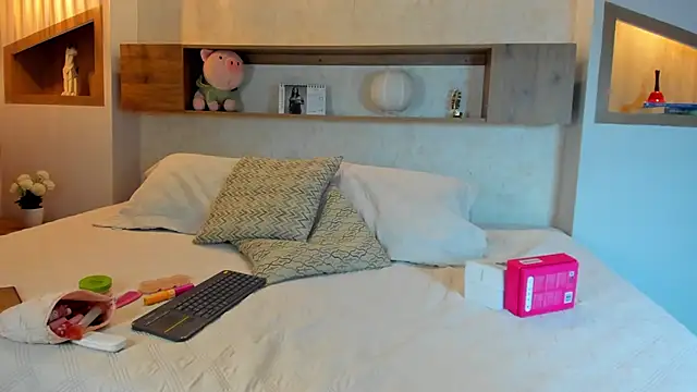 Emilly Beaumont online show from February 22, 12:47 pm