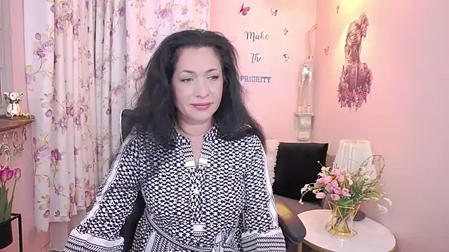 Snapshot of MyLovOne chatting on June 19, 11:36 am MyLovOne online show from June 19, 11:36 am