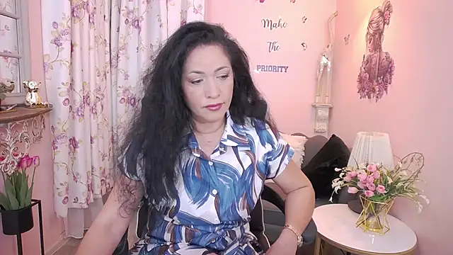 Snapshot of MyLovOne chatting on June 27, 10:20 am MyLovOne online show from June 27, 10:20 am