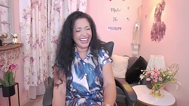 Snapshot of MyLovOne chatting on June 27, 12:22 pm MyLovOne online show from June 27, 12:22 pm