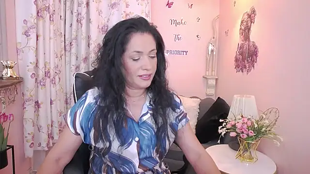 Snapshot of MyLovOne chatting on July 4, 11:16 am MyLovOne online show from July 4, 11:16 am
