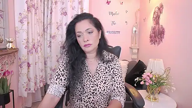 Snapshot of MyLovOne chatting on July 10, 9:34 am MyLovOne online show from July 10, 9:34 am