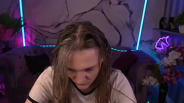 DiamondGoldie online show from September 18, 6:59 am