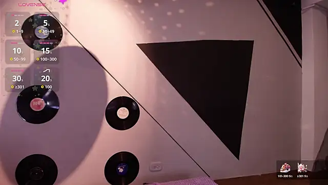 Lilith and Khloe online show from February 13, 11:39 am