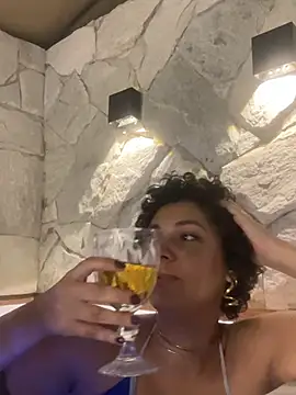 Snapshot of OliviaWild_ chatting on May 15, 5:25 am OliviaWild online show from May 15, 5:25 am