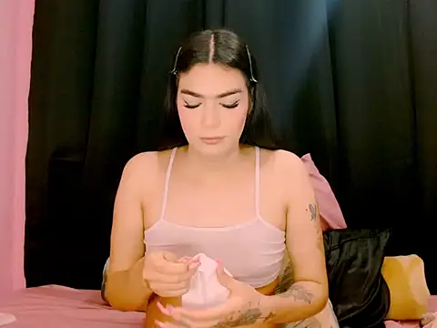 Snapshot of _crystal23_ chatting on January 10, 3:52 am crystal23 online show from January 10, 3:52 am