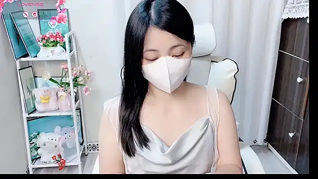 phuongnhi  online show from June 9, 11:55 am
