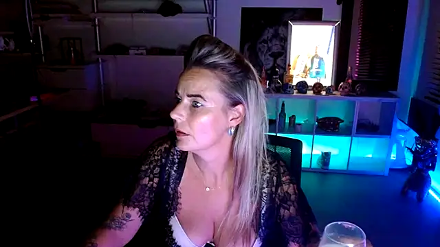 Mrs-Aurora online show from October 8, 8:50 pm