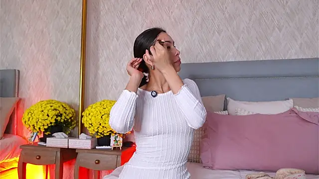 Sofy Bradd online show from November 3, 7:53 am