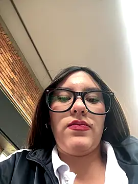 Katie rawwww online show from November 5, 1:11 pm