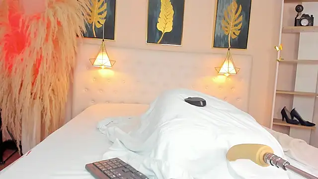 Snapshot of Cinnamon_Star chatting on March 2, 12:23 pm Cinnamon Star online show from March 2, 12:23 pm