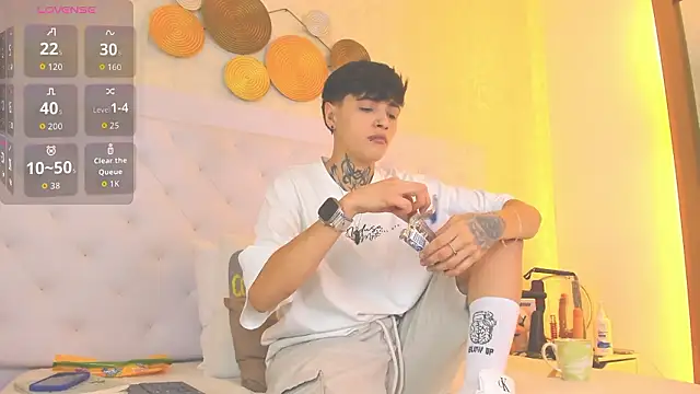 Snapshot of b3k_afrodict chatting on January 18, 3:32 am b3k afrodict online show from January 18, 3:32 am