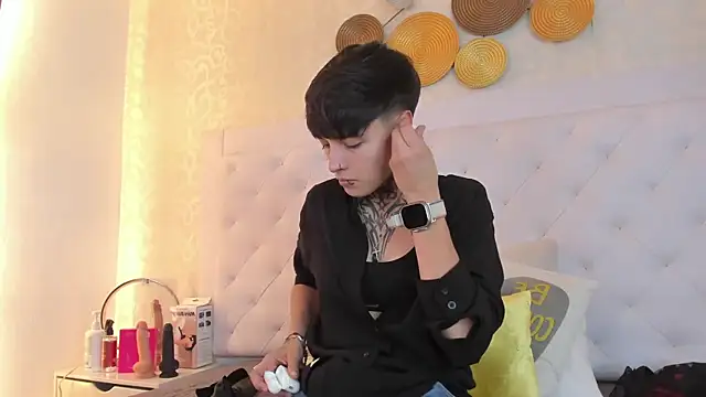 Snapshot of b3k_afrodict chatting on February 7, 3:21 am b3k afrodict online show from February 7, 3:21 am