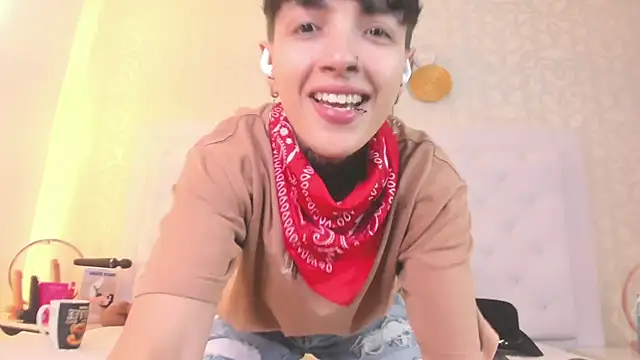 Snapshot of b3k_afrodict chatting on February 11, 3:22 am b3k afrodict online show from February 11, 3:22 am