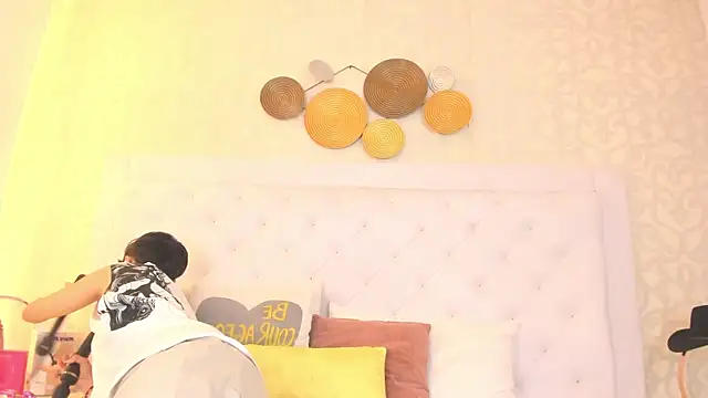 Snapshot of b3k_afrodict chatting on February 13, 3:24 am b3k afrodict online show from February 13, 3:24 am