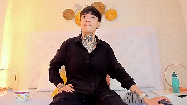 Snapshot of b3k_afrodict chatting on February 15, 12:14 pm b3k afrodict online show from February 15, 12:14 pm