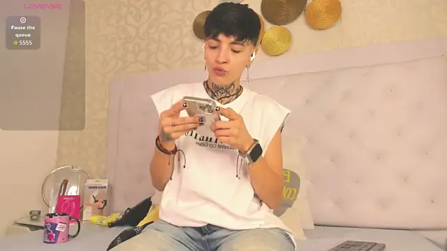 Snapshot of b3k_afrodict chatting on February 18, 3:35 am b3k afrodict online show from February 18, 3:35 am