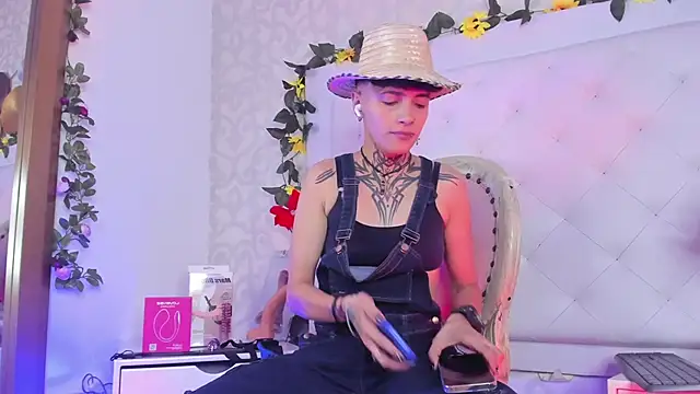 Snapshot of b3k_afrodict chatting on February 28, 3:51 am b3k afrodict online show from February 28, 3:51 am