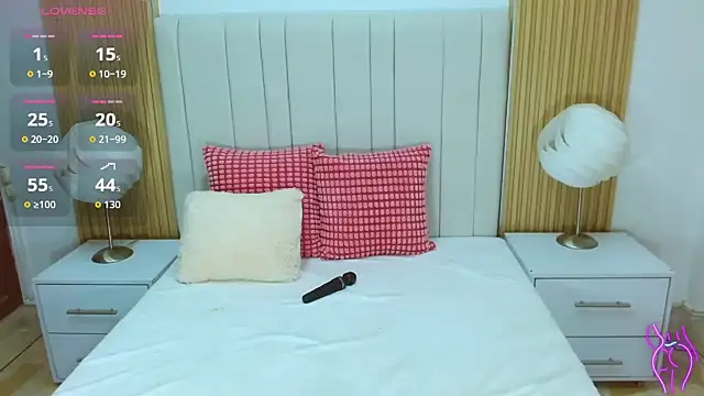 WildScarlet online show from September 18, 1:02 pm