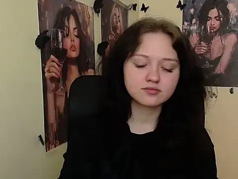 LadyAlice  online show from April 17, 6:05 am