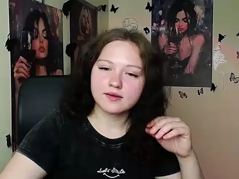 LadyAlice  online show from June 4, 6:19 am