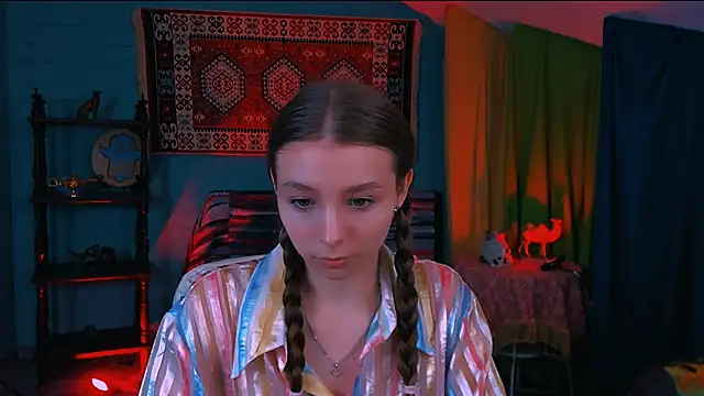 JulieDaniel online show from September 23, 4:15 am