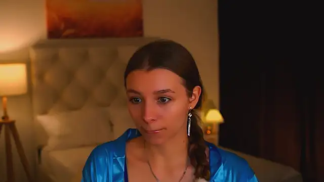 JulieDaniel online show from October 16, 8:15 am