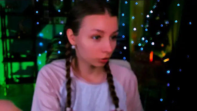 JulieDaniel online show from December 17, 9:48 am