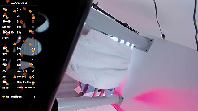 NicolWhite online show from October 31, 12:17 pm