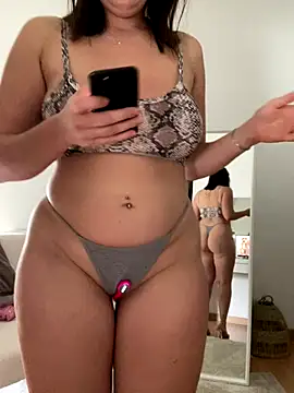 Snapshot of chloedlm5 chatting on October 12, 10:47 am chloedlm5 online show from October 12, 10:47 am