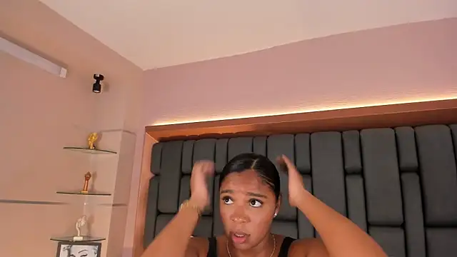 LisaMendez online show from October 5, 4:00 am