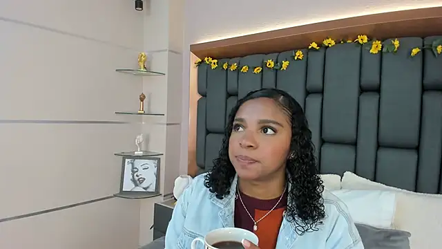 LisaMendez online show from November 23, 4:01 am