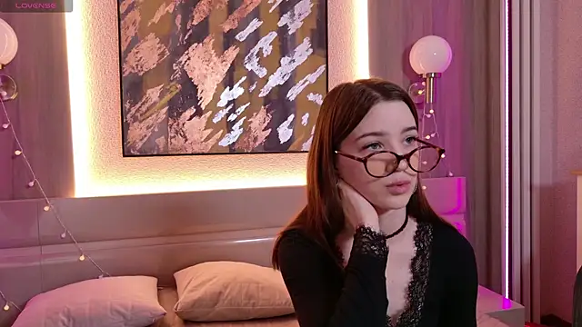 Snapshot of Alison_kisss chatting on February 26, 2:16 pm Alison kisss online show from February 26, 2:16 pm