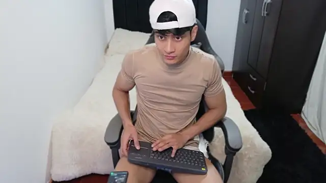 Snapshot of stylish_men chatting on October 16, 6:20 pm stylish men online show from October 16, 6:20 pm