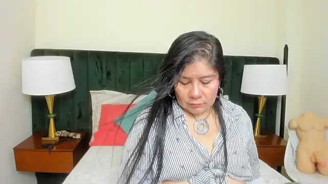 kiraGeiner online show from October 20, 10:27 am