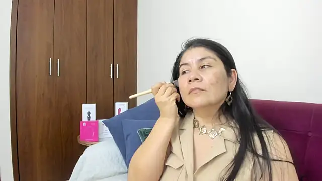 kiraGeiner online show from December 20, 3:13 am