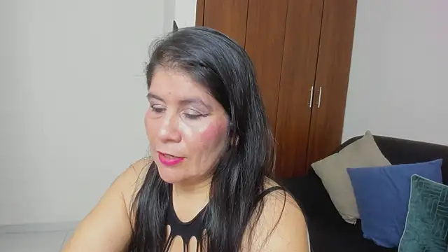 kiraGeiner online show from May 25, 1:11 am