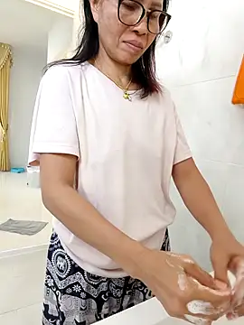 Mama Eva 1 online show from December 23, 12:41 am