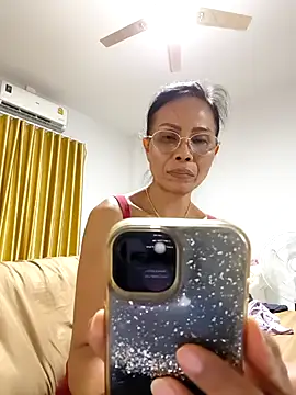 Mama Eva 1 online show from April 22, 8:10 pm