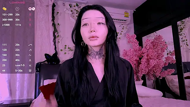 Snapshot of Lein_Bone chatting on November 3, 12:02 am Lein Bone online show from November 3, 12:02 am