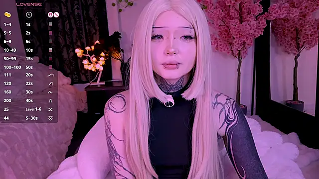 Snapshot of Lein_Bone chatting on January 18, 12:03 am Lein Bone online show from January 18, 12:03 am