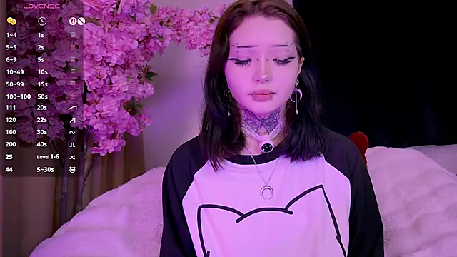 Snapshot of Lein_Bone chatting on February 6, 12:04 am Lein Bone online show from February 6, 12:04 am