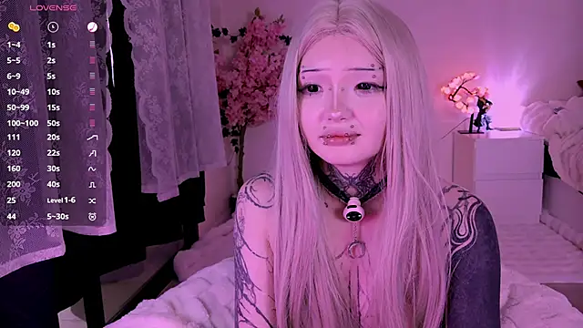 Snapshot of Lein_Bone chatting on February 20, 6:26 am Lein Bone online show from February 20, 6:26 am