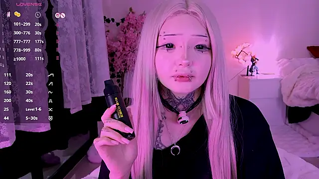 Snapshot of Lein_Bone chatting on February 22, 12:12 am Lein Bone online show from February 22, 12:12 am