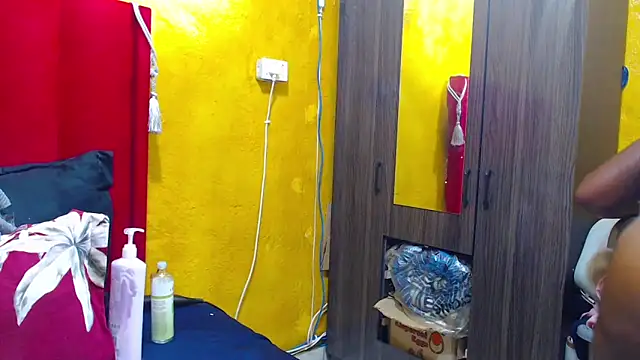 Snapshot of Candycrush2555 chatting on November 19, 3:39 am Candycrush2555 online show from November 19, 3:39 am