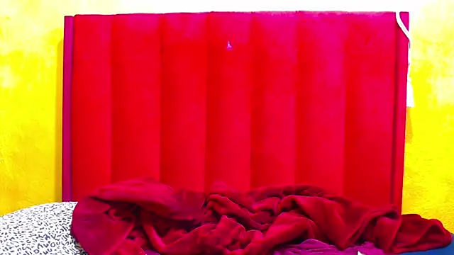 Snapshot of Candycrush2555 chatting on December 15, 3:33 am Candycrush2555 online show from December 15, 3:33 am