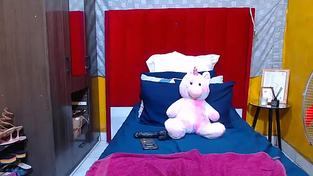 Snapshot of Candycrush2555 chatting on February 5, 5:34 am Candycrush2555 online show from February 5, 5:34 am